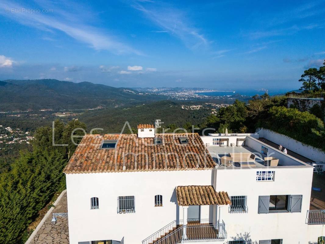 Maison à LES ADRETS-DE-L&#039;ESTEREL