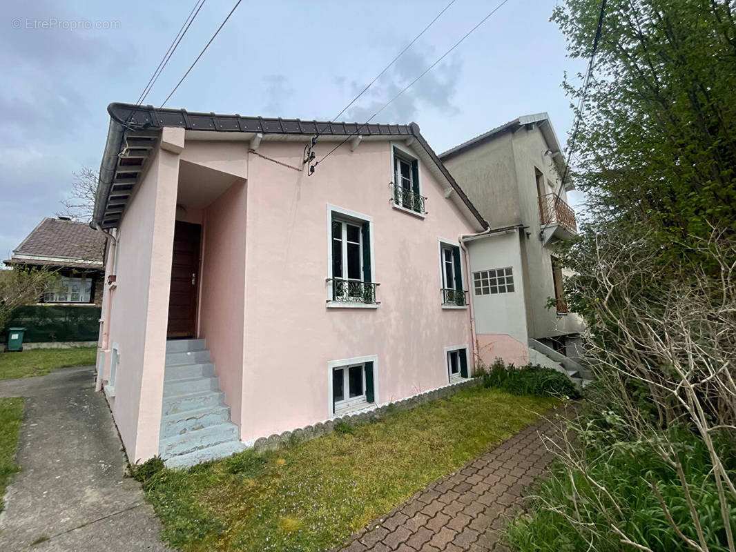 Maison à SARTROUVILLE