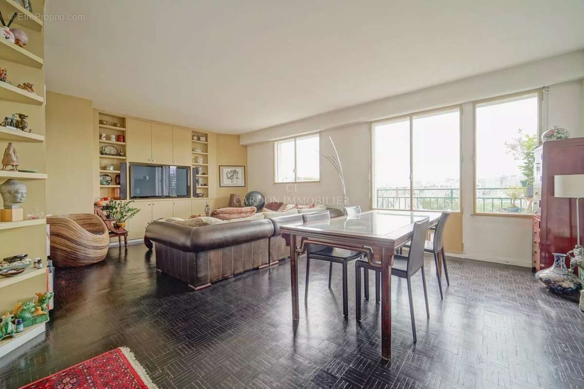 Appartement à PARIS-16E