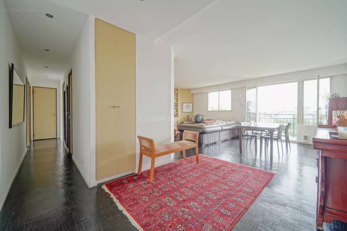 Appartement à PARIS-16E