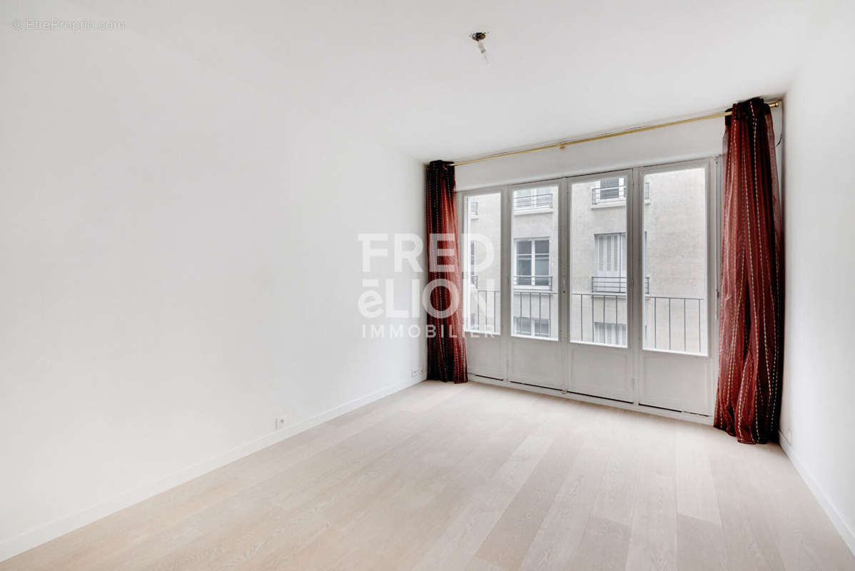 Appartement à PARIS-15E