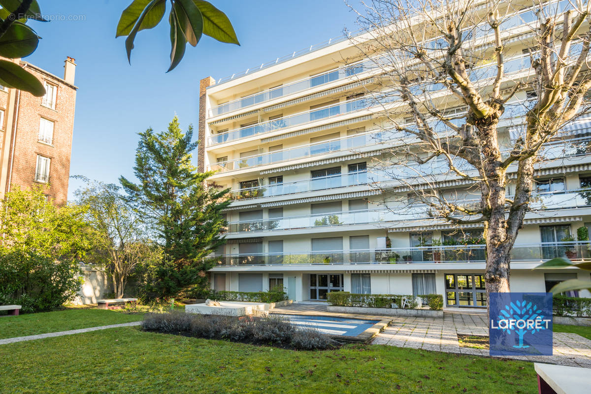 Appartement à LES PAVILLONS-SOUS-BOIS