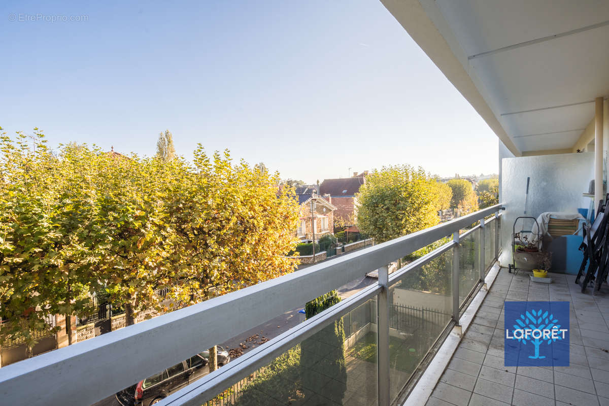 Appartement à LES PAVILLONS-SOUS-BOIS