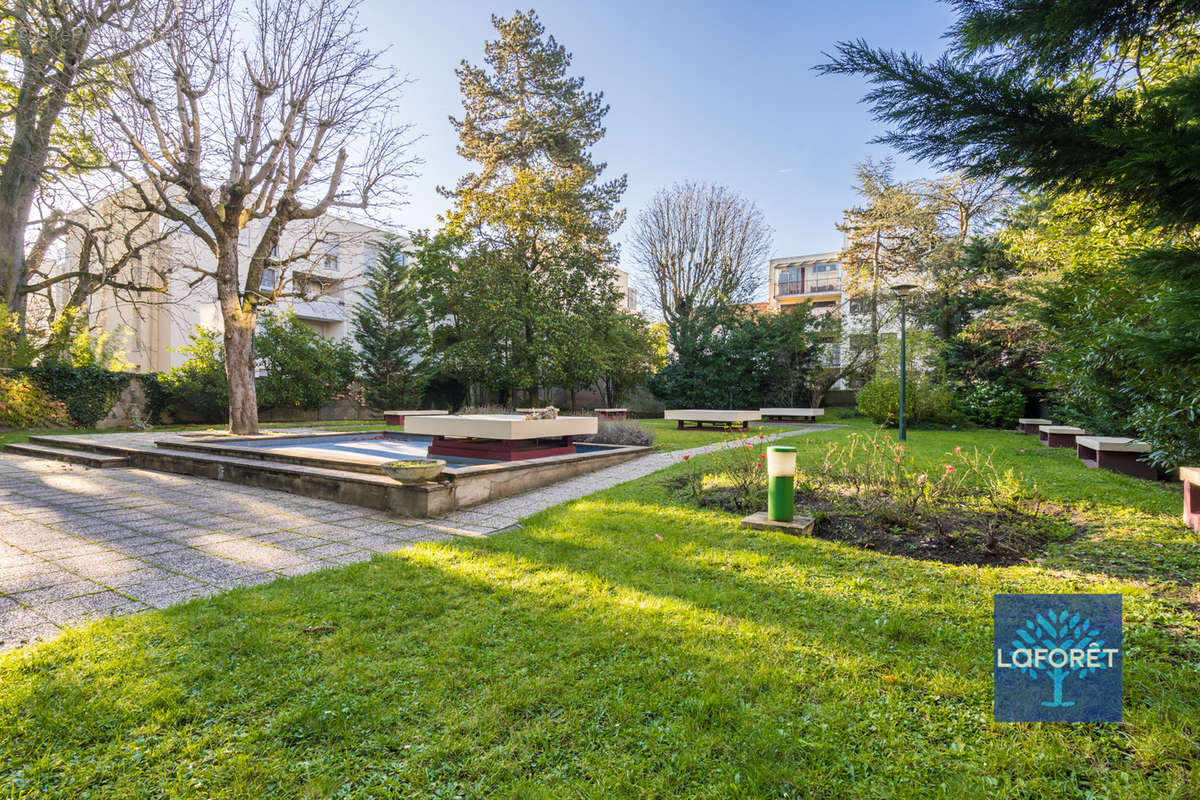 Appartement à LES PAVILLONS-SOUS-BOIS