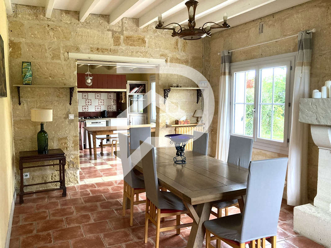 Maison à SAINT-EMILION