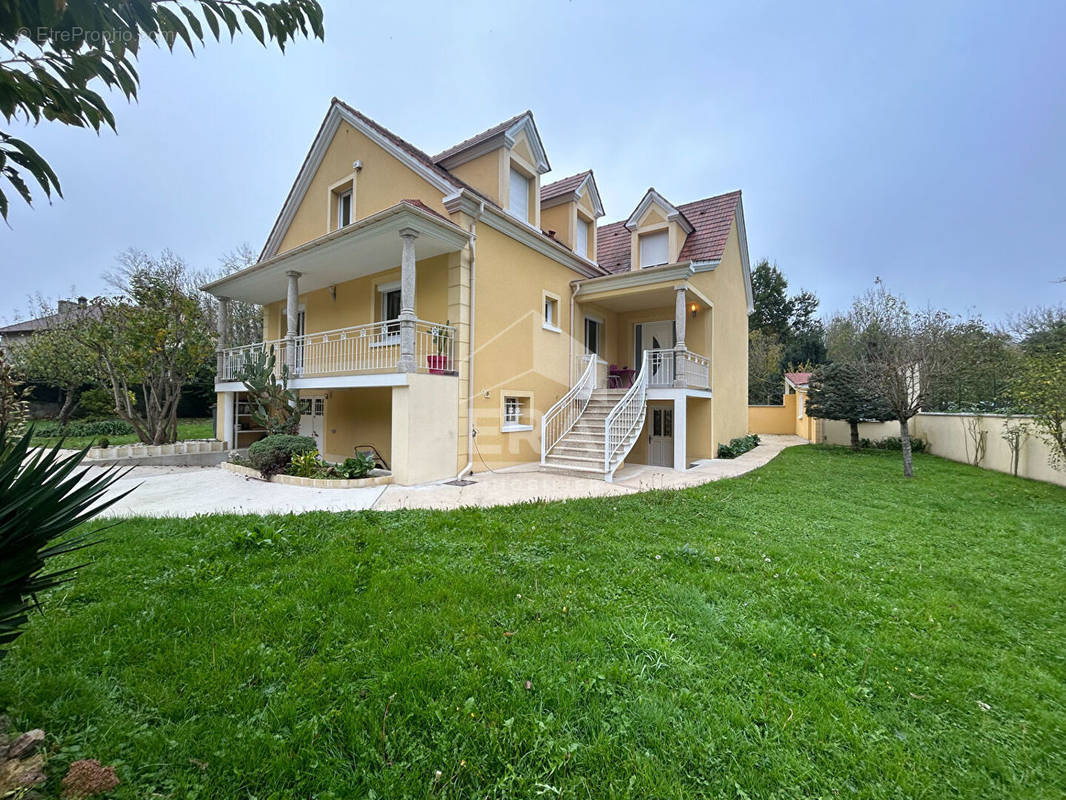 Maison à FONTENAY-LES-BRIIS