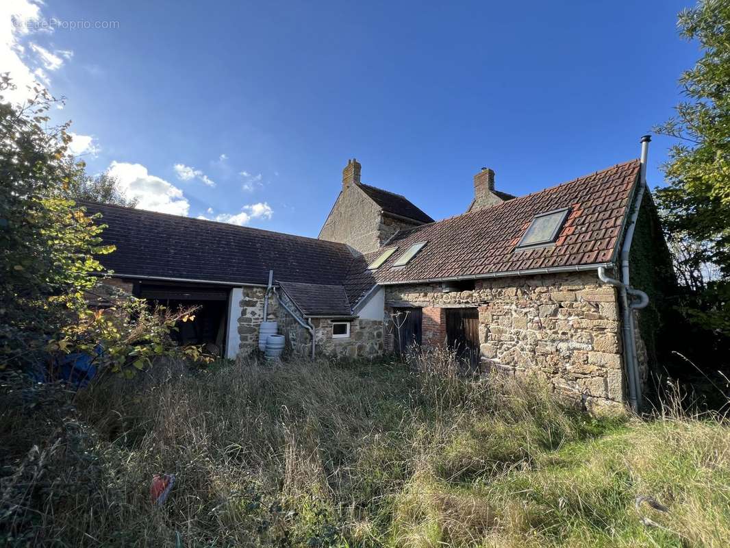 maison côté jardin - Maison à LA LANDE-DE-LOUGE