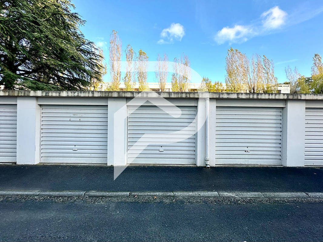 Parking à MERIGNAC