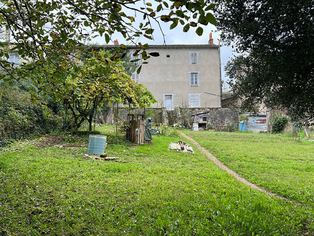 Maison à MONTMORILLON