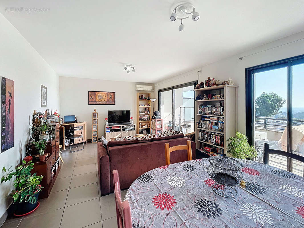 Appartement à VILLENEUVE-LES-AVIGNON