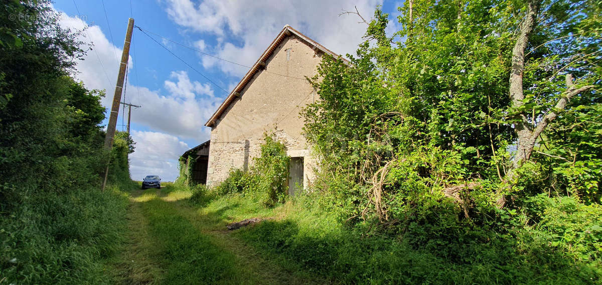 Maison à FAVERELLES