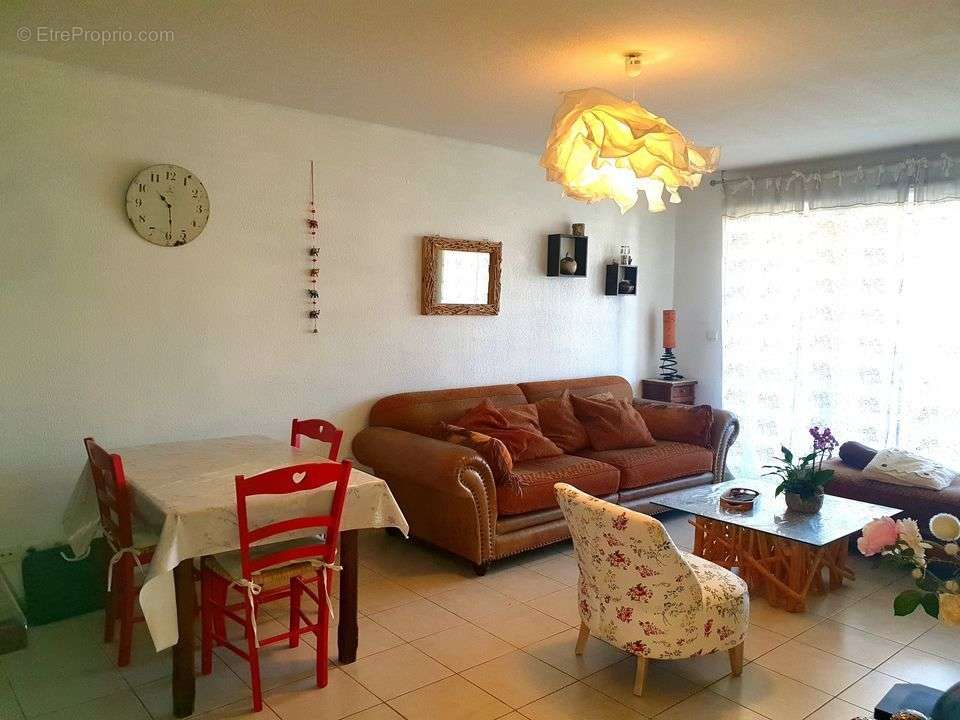 Appartement à PORT-SAINT-LOUIS-DU-RHONE