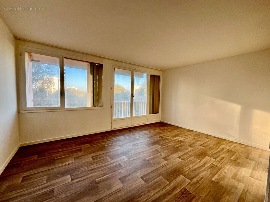 Appartement à SAINT-ETIENNE-DU-ROUVRAY