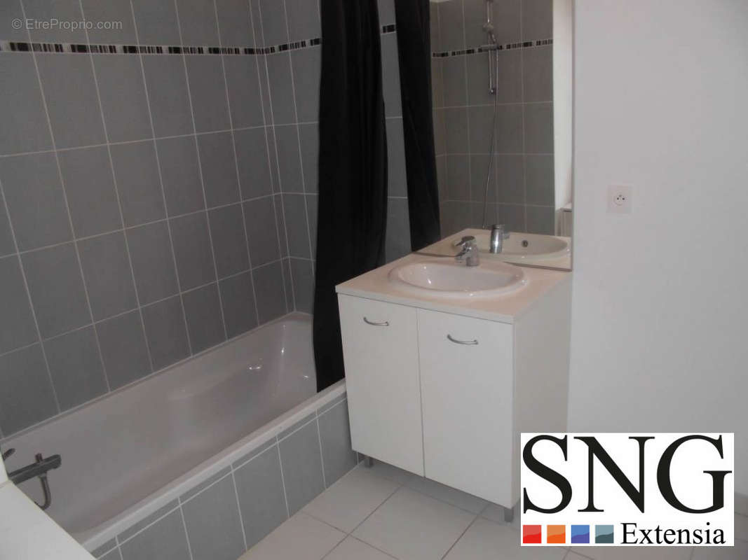 Appartement à ROQUEBRUNE-SUR-ARGENS