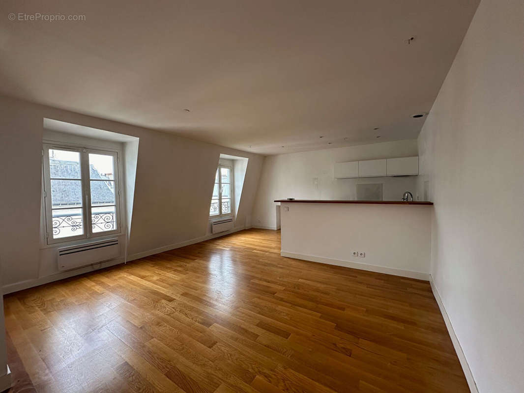 Appartement à PARIS-18E