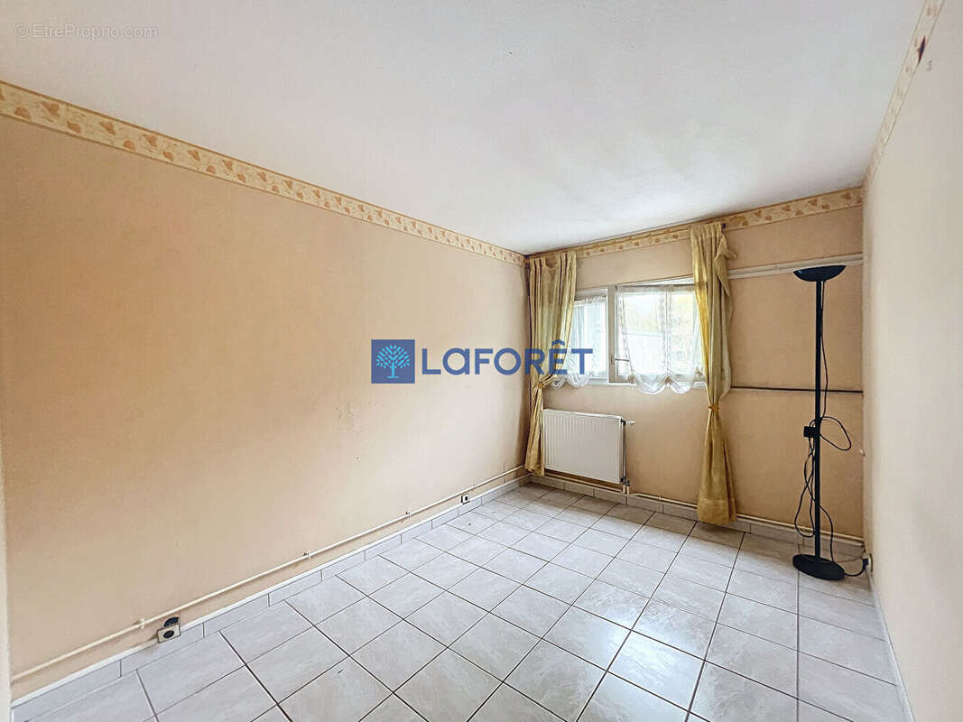 Appartement à VAUX-LE-PENIL