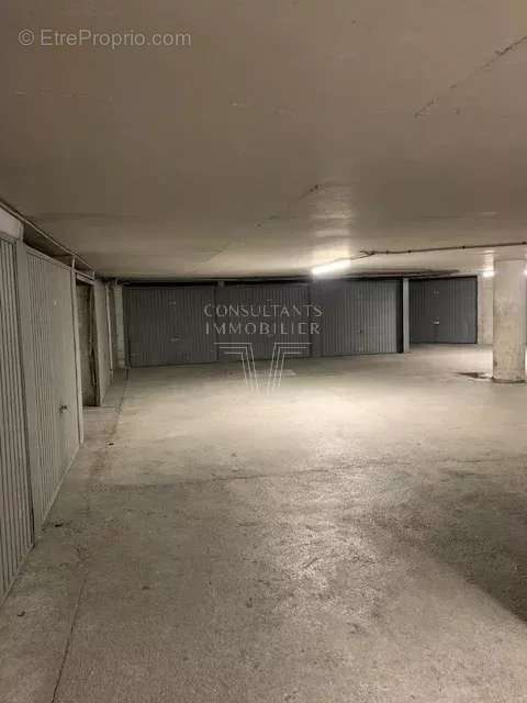 Parking à PARIS-12E