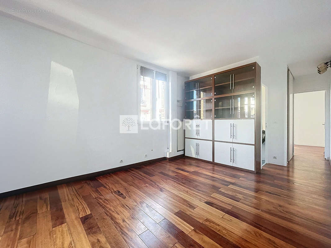 Appartement à LES LILAS