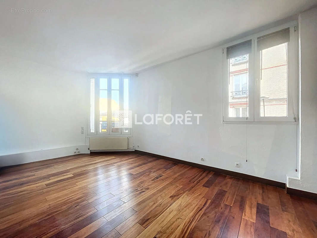 Appartement à LES LILAS