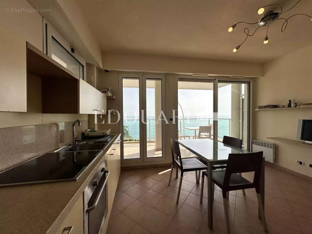 Appartement à ROQUEBRUNE-CAP-MARTIN