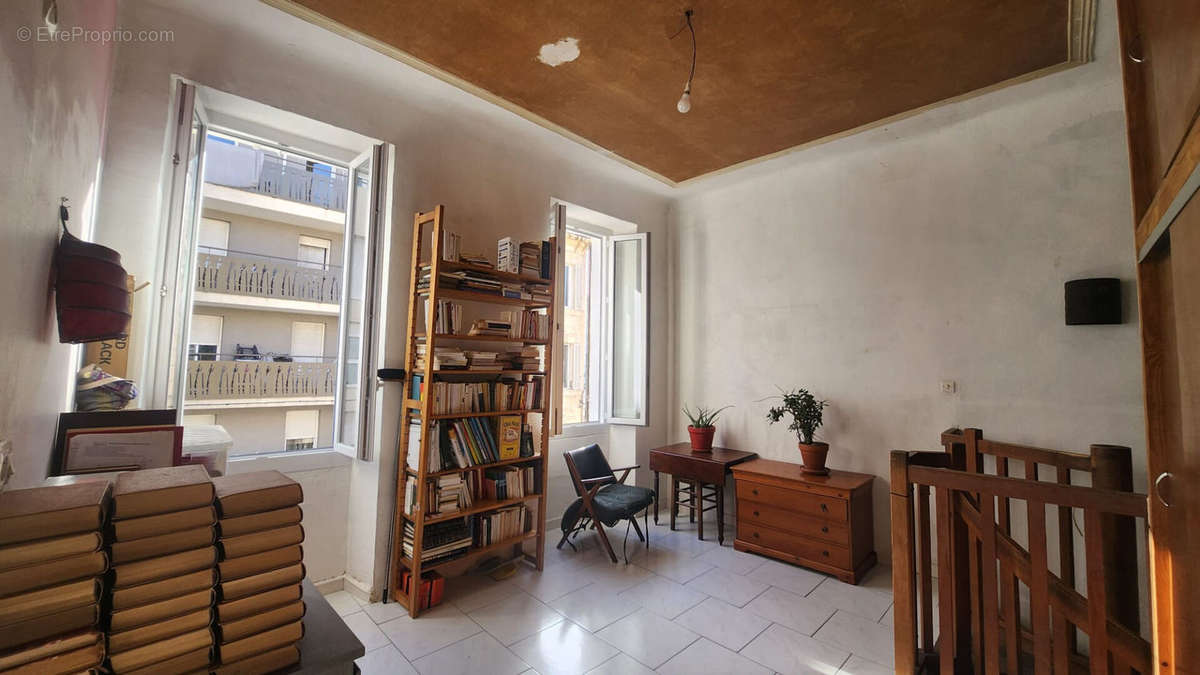 Appartement à MARSEILLE-3E