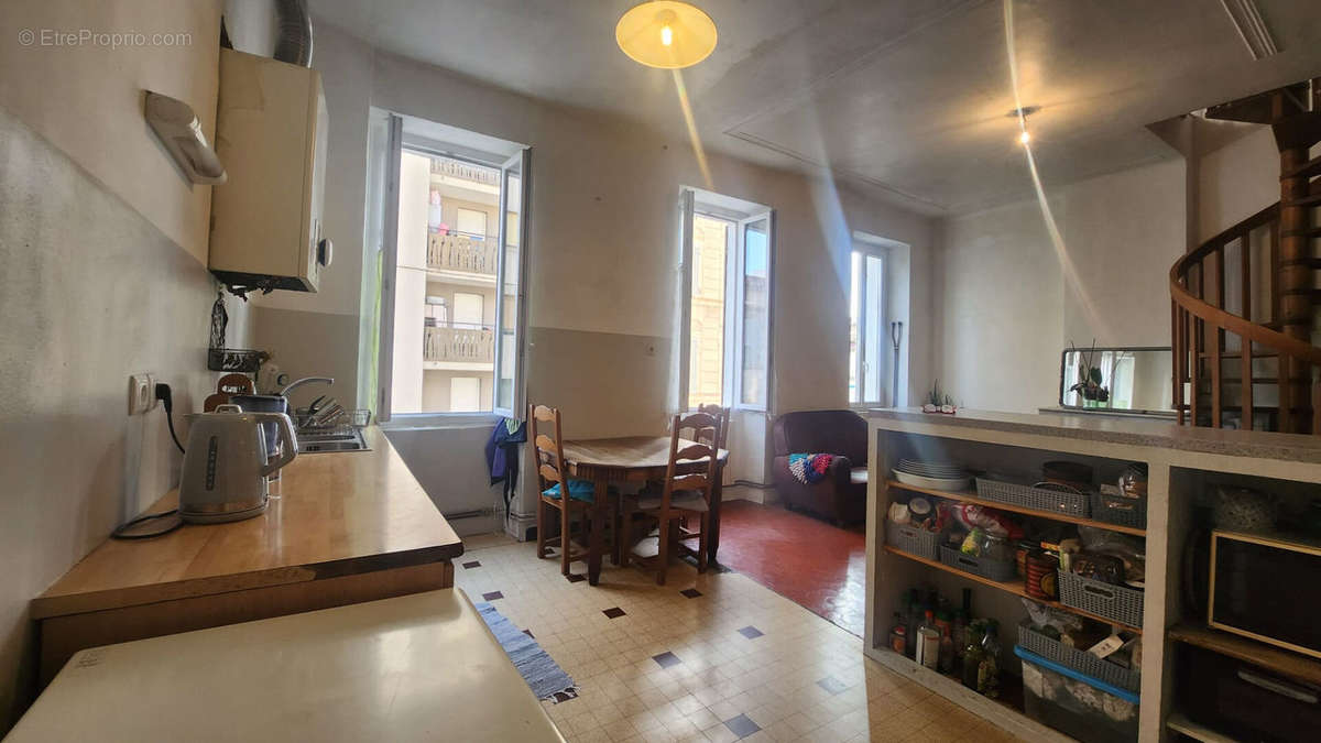 Appartement à MARSEILLE-3E