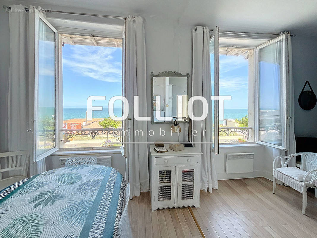 Appartement à LUC-SUR-MER