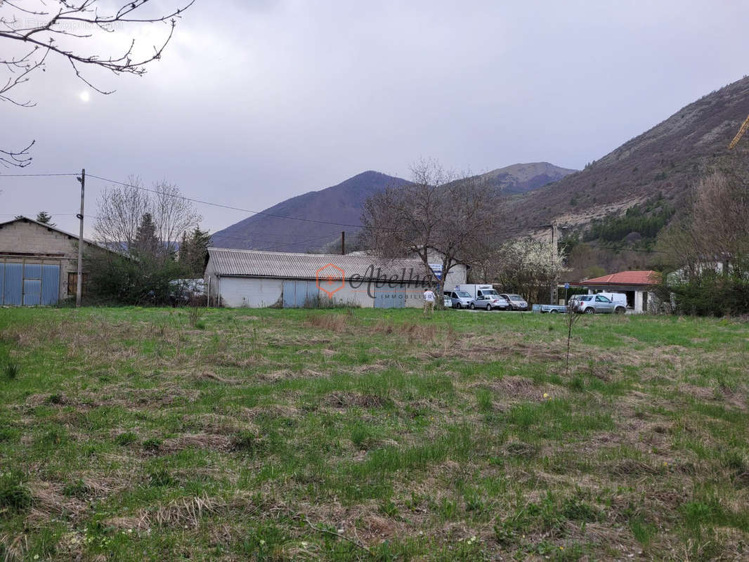 Terrain à LA ROCHE-DES-ARNAUDS