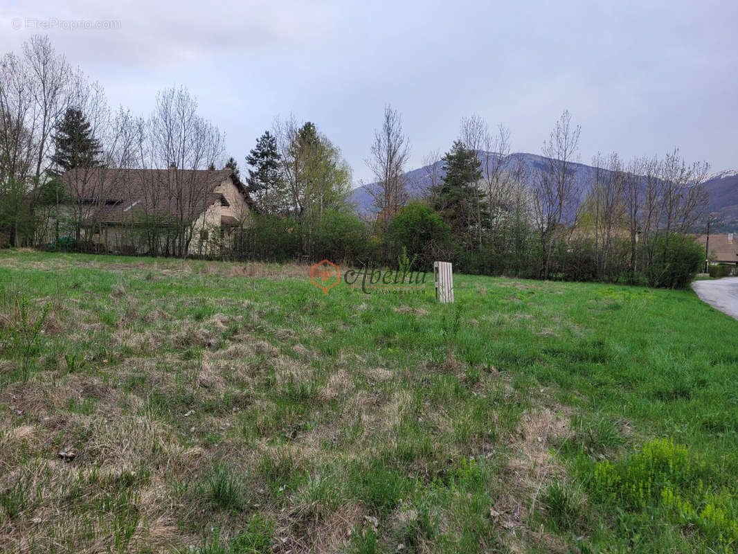 Terrain à LA ROCHE-DES-ARNAUDS