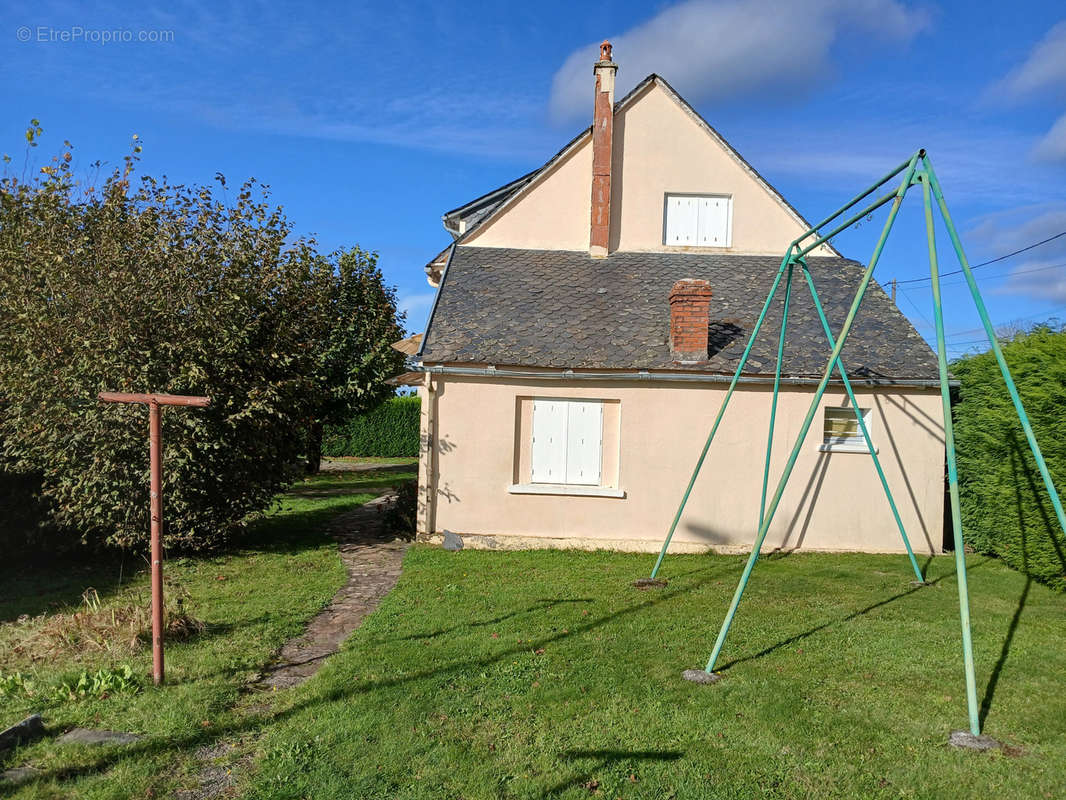 Maison à ANGLARDS-DE-SALERS