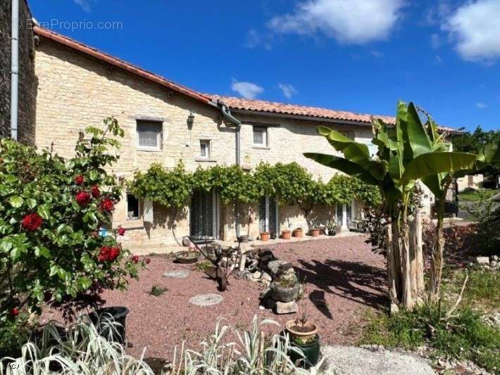 Maison à VERTEUIL-SUR-CHARENTE