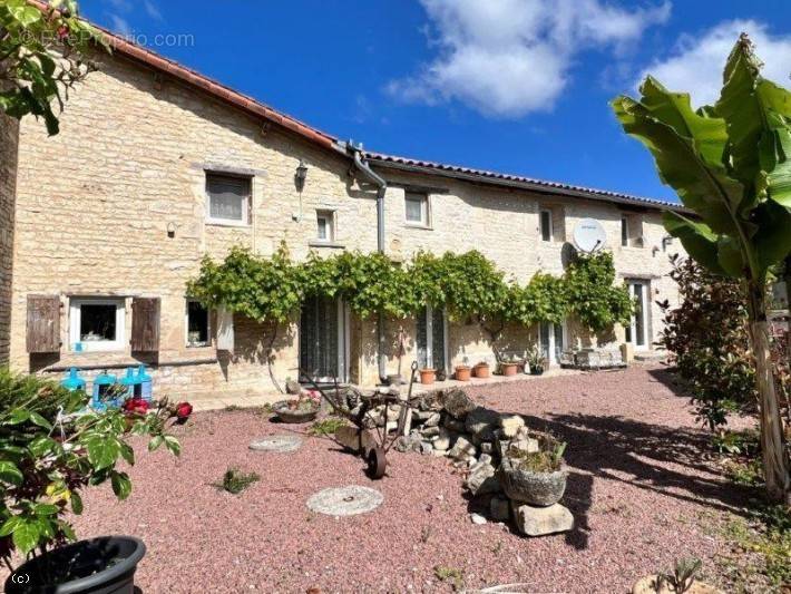 Maison à VERTEUIL-SUR-CHARENTE