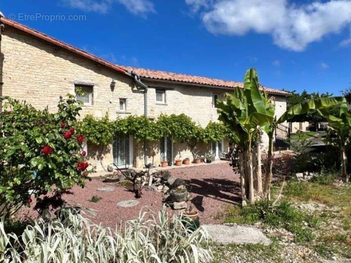 Maison à VERTEUIL-SUR-CHARENTE