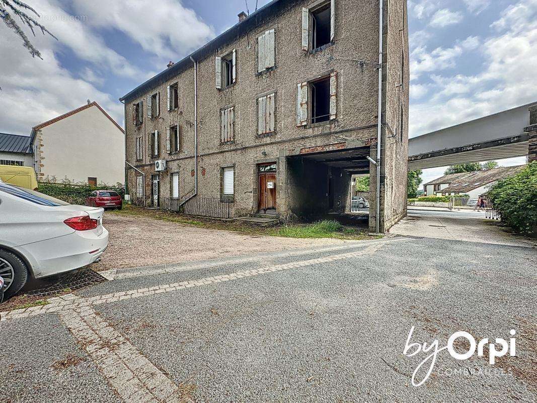 Appartement à SAINT-ELOY-LES-MINES