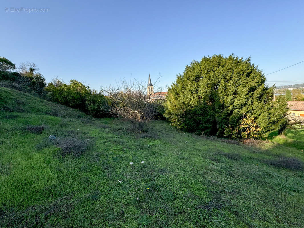 Terrain à SAINT-PIERRE-DE-BOEUF