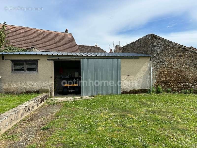 Maison à MAGNAC-LAVAL