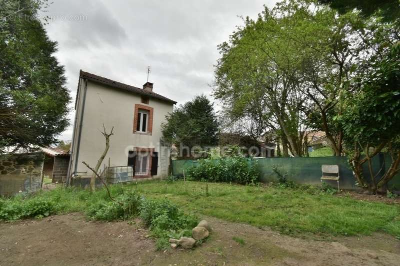 Maison à MAGNAC-LAVAL