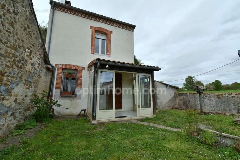 Maison à MAGNAC-LAVAL