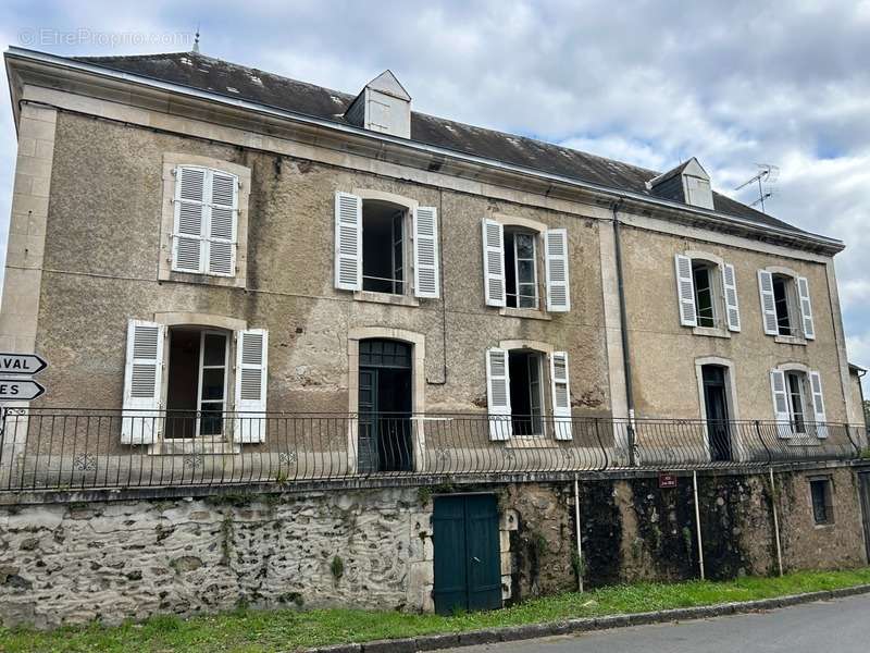 Maison à LUSSAC-LES-EGLISES