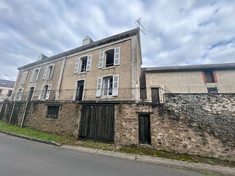 Maison à LUSSAC-LES-EGLISES