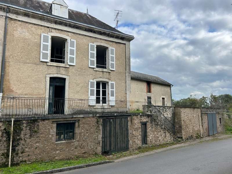 Maison à LUSSAC-LES-EGLISES