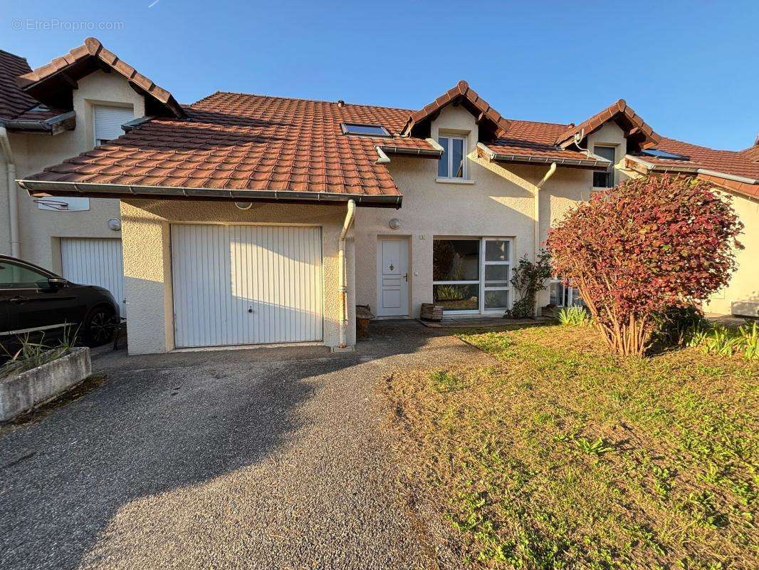 Maison à ENTRE-DEUX-GUIERS