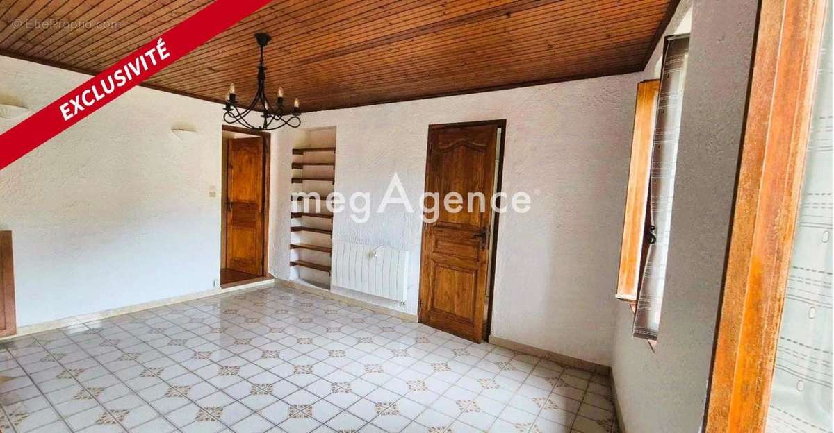 Appartement à CONTES