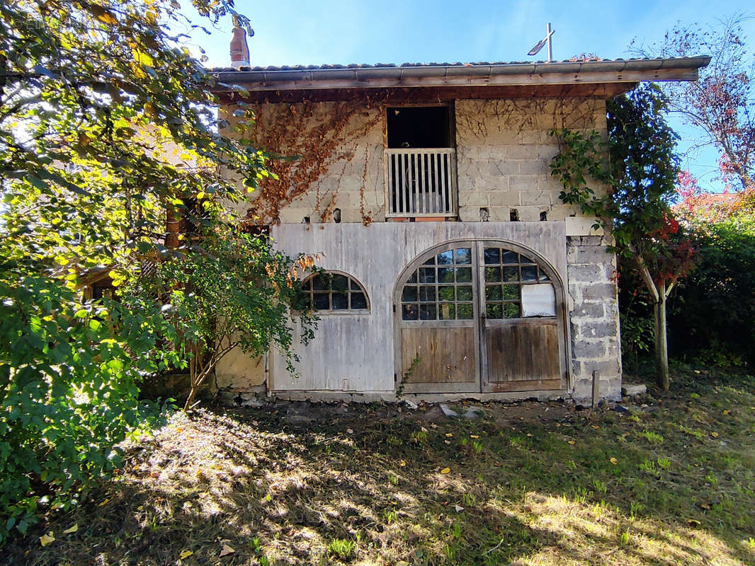 Maison à CELLES-SUR-DUROLLE