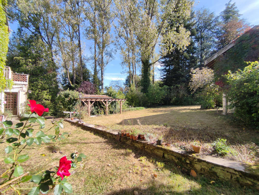 Maison à CELLES-SUR-DUROLLE