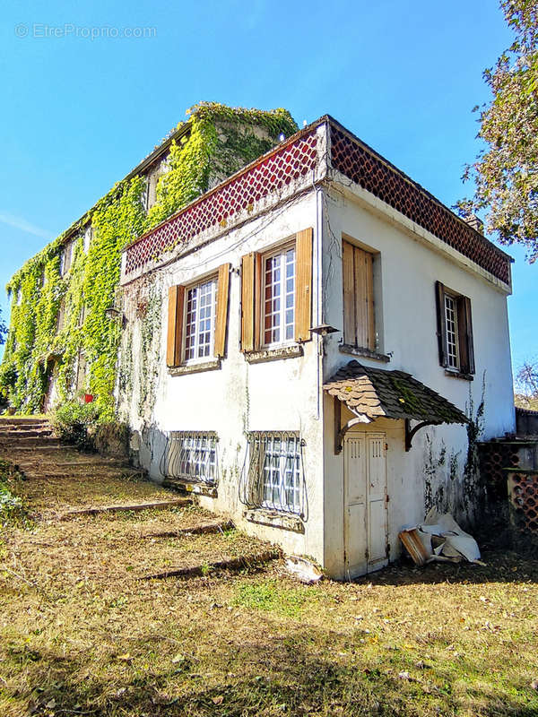 Maison à CELLES-SUR-DUROLLE