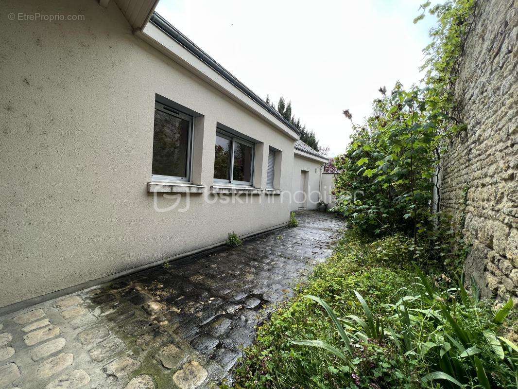 Appartement à BEAUNE-LA-ROLANDE