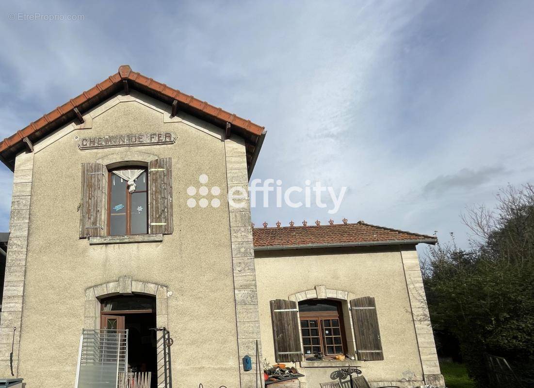 Maison à SAINT-HILAIRE-EN-LIGNIERES