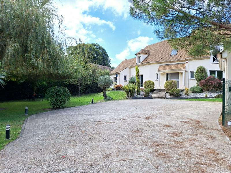 Maison à BONNIERES-SUR-SEINE