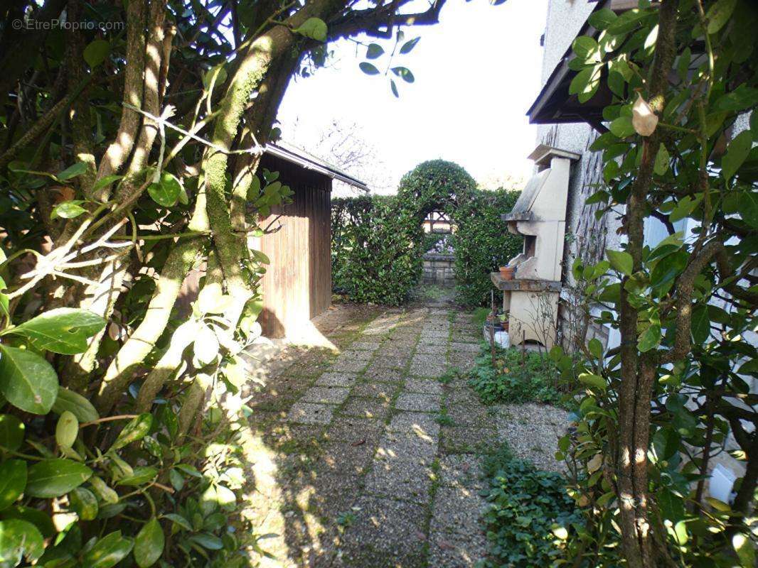 Maison à TERRASSON-LAVILLEDIEU